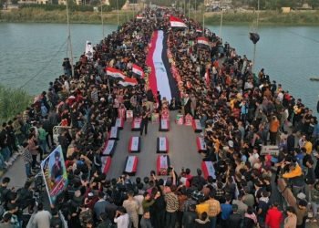 Meydanlara akın ettiler: Bağdat’ta “ekim” gösterileri başladı