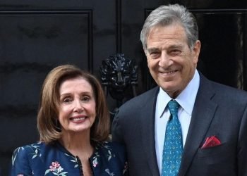 Nancy Pelosi’nin eşi evinde saldırıya uğradı