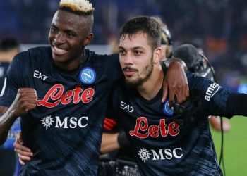 Napoli Roma’ya acımadı! Liderliğini sürdürdü