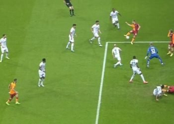 Nef Stadı’nda tartışmalı anlar! 2 gol VAR’dan döndü 1 kırmızı kart çıktı