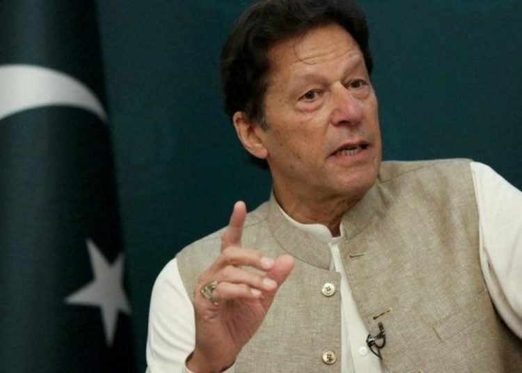 Pakistan’da İmran Han ara seçimleri önde tamamladı