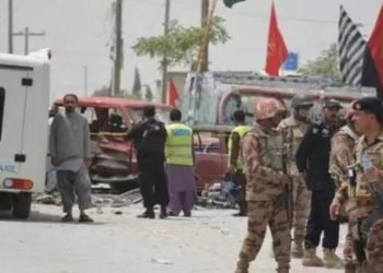 Pakistan’da soyguncular 5 polisi öldürdü