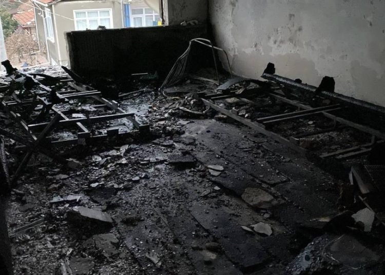 Patlamanın meydana geldiği binadaki hasar gün ağarınca ortaya çıktı