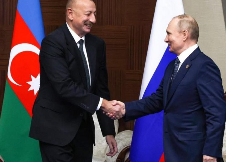 Putin ve Aliyev Astana’da bir araya geldi