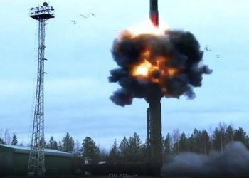 Rusya’nın nükleer tatbikatından ilk görüntüler: Putin izledi