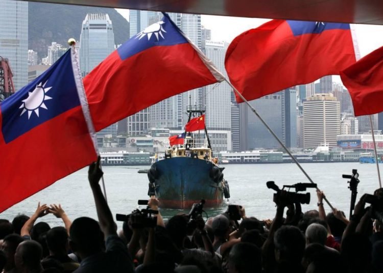 Tayvan: 44 savaş uçağı, 2 askeri dron ve 4 gemi görüldü