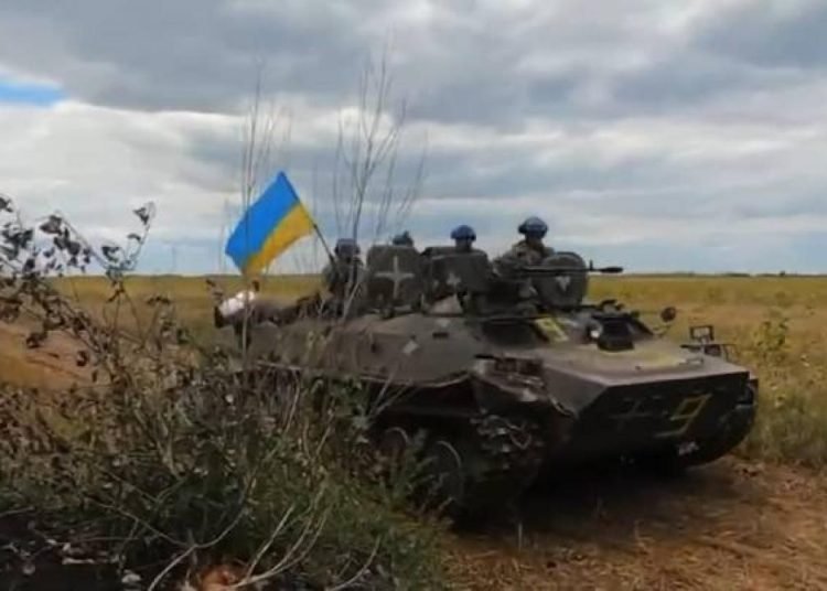 Ukrayna 60 yaşından genç tüm erkekleri silah altına alabilir