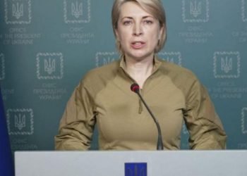 Ukrayna, yurt dışına kaçan vatandaşlarını bahara kadar ülke dışında kalmaya çağırdı