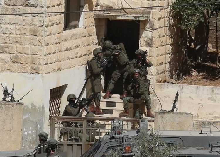 Yahudi yerleşimciler Filistinli doktora saldırdı