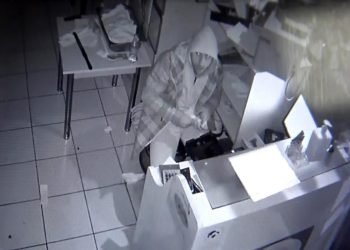 Yedi, içti, çaldı, yetmedi tuvaletini yaptı