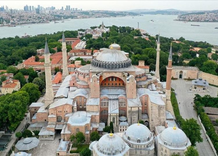 Yunanistan’ın Ayasofya hazımsızlığı! Skandal çağrı!