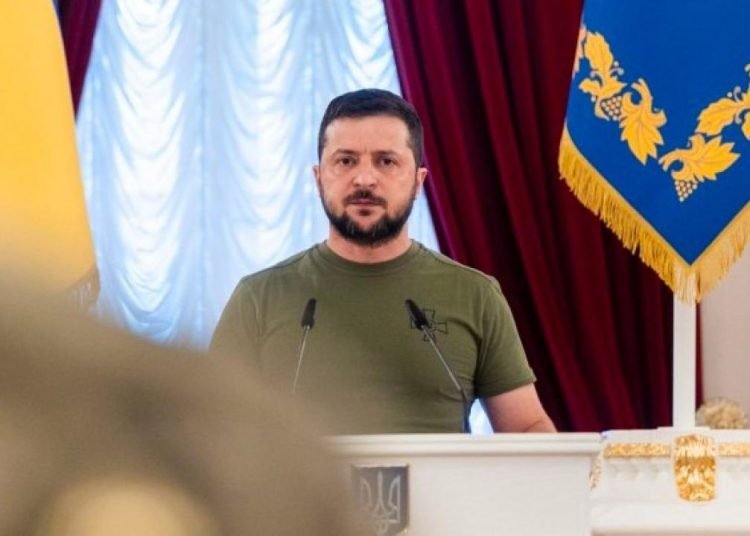 Zelenskiy İsrail’i bombardımana tuttu