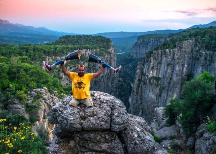 17 Ağustos’un yarım bıraktığı rekortmen depremzedelere sırrını anlatıyor