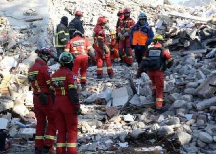 9 bini aşkın yabancı arama kurtarma ekibi sahada