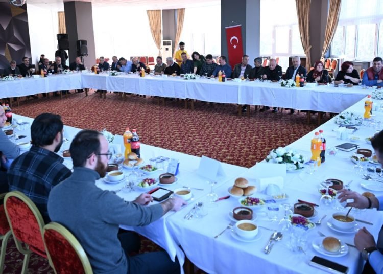 BAŞKAN KOCAMAN MUHTARLARLA İSTİŞAREDE BULUŞTU