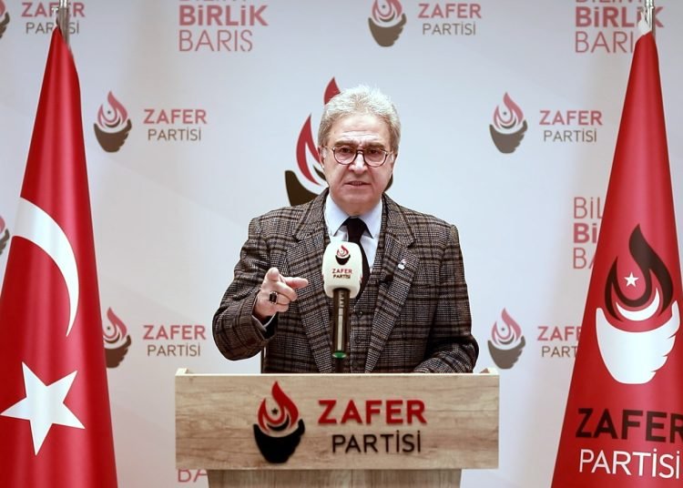 “GÜLTEKİN UYSAL, BU KARANLIK YOLUN KÜÇÜK VE ZAVALLI BİR YOLCUSUDUR”