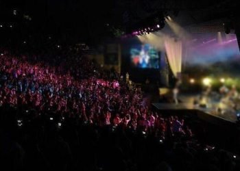 Alman rock grubunun konserinde depremzedeler için 1 milyon avrodan fazla para toplandı