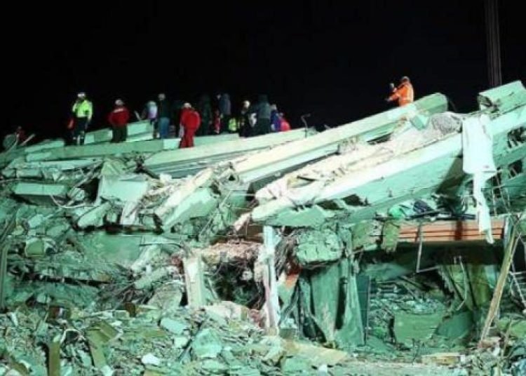 Almanya depremzedeler için 80 ton yardım malzemesi gönderecek