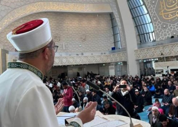 Almanya’dan depremzedeler için yardımlar sürüyor