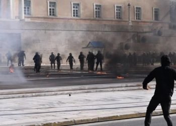 Atina’da ortalık savaş alanına döndü!