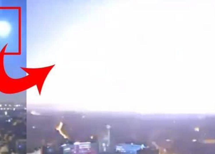 Atmosfere giren asteroid Manş Denizi üzerinde infilak etti