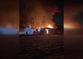 ATÖLYENİN SÜNGER DEPOSUNDA ÇIKAN YANGIN SÖNDÜRÜLDÜ