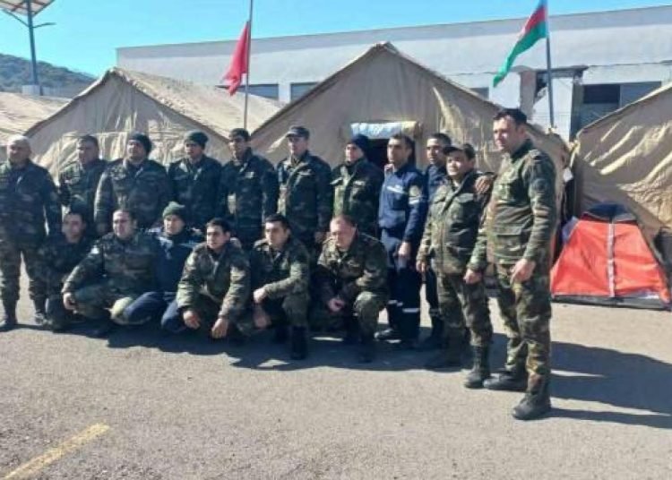 Azerbaycan Türkiye’ye 110 kişilik ek arama kurtarma ekibi gönderdi