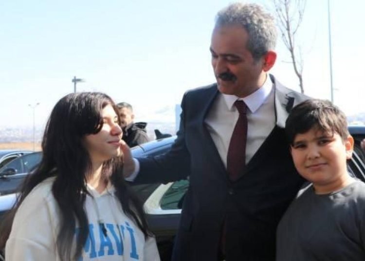 Bakan Özer: 45 bin 458 öğrenci, diğer illere nakillerini aldırdı