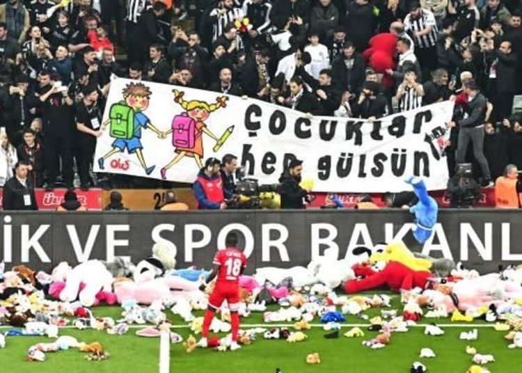 Beşiktaş – Antalyaspor maçında duygulandıran görüntüler!