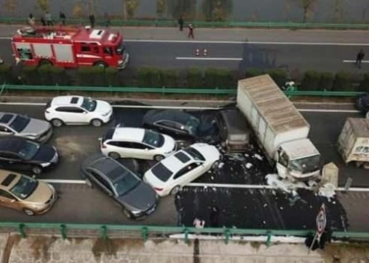 Çin’de zincirleme kaza: 16 ölü