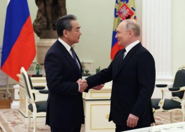 Çinli üst düzey yetkili Wang Yi, Putin ile görüştü
