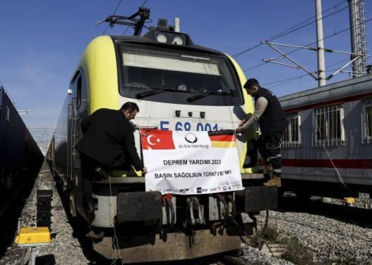 Depremzedeler için Almanya’dan gelen yardım treni İstanbul’a ulaştı
