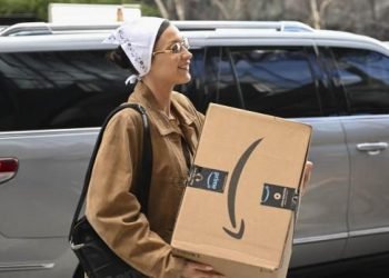 Dünyaca ünlü isim Bella Hadid Türkevi’nde! Yine alkış aldı!