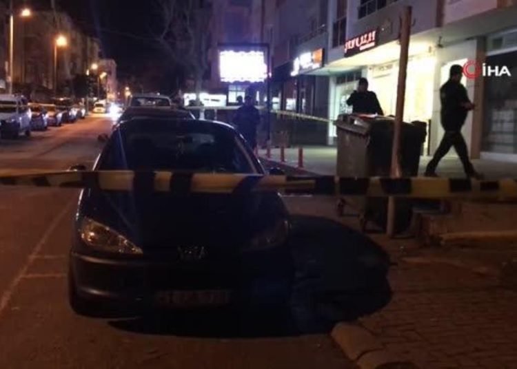 Evinin önünde silahla vuruldu