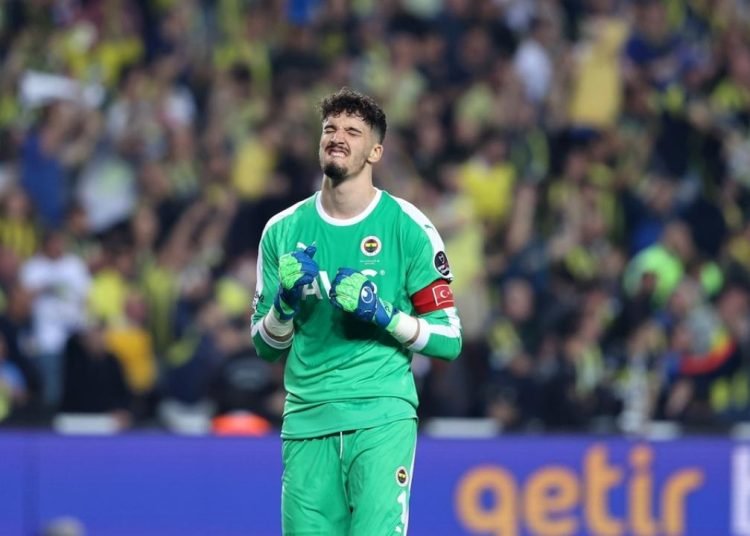 Fenerbahçe’de beklenmeyen ayrılık! Fransız devine gidiyor