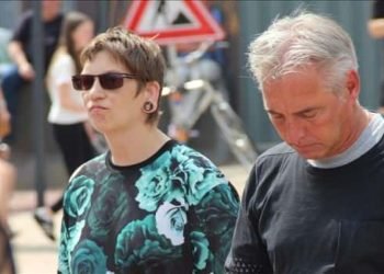 Hollanda’da ırkçı PEGIDA hareketi lideri Wagensveld yine Kur’an-ı Kerim yırttı