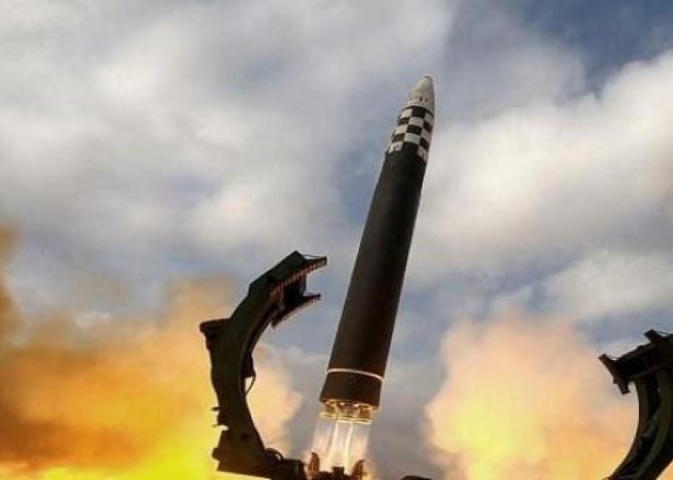 İki ülke son dakika duyurdu: Sabah saatlerinde art arda balistik füze fırlattılar!