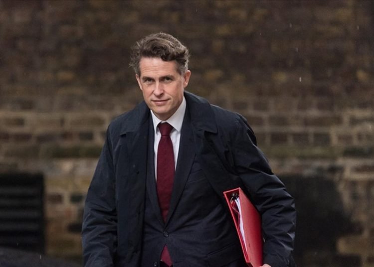 İngiltere’de Devlet Bakanı Williamson istifa etti