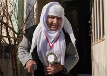 Iraklı Hurşit Nine, engelli maaşını Türkiye’deki depremzedelere bağışladı