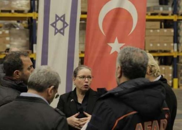 İsrail Büyükelçisi Lillian AFAD’a 60 ton yardım malzemesi teslim etti