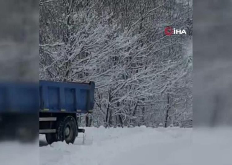 Kocaeli’nin yüksek kesimleri beyaza büründü