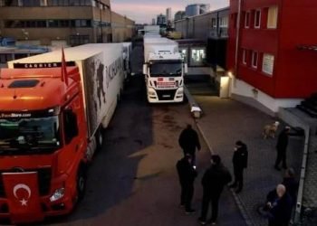 Köln’den 120 tonluk yardım malzemesi 6 tırla deprem bölgesine yola çıktı