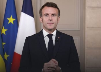 Macron: Avrupa, kendini savunabilmek istiyorsa silahlanmalı