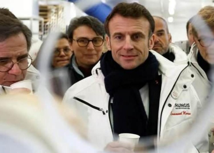 Macron, emeklilik yaşını 64’e çıkarmayı öngören reformuna arka çıktı
