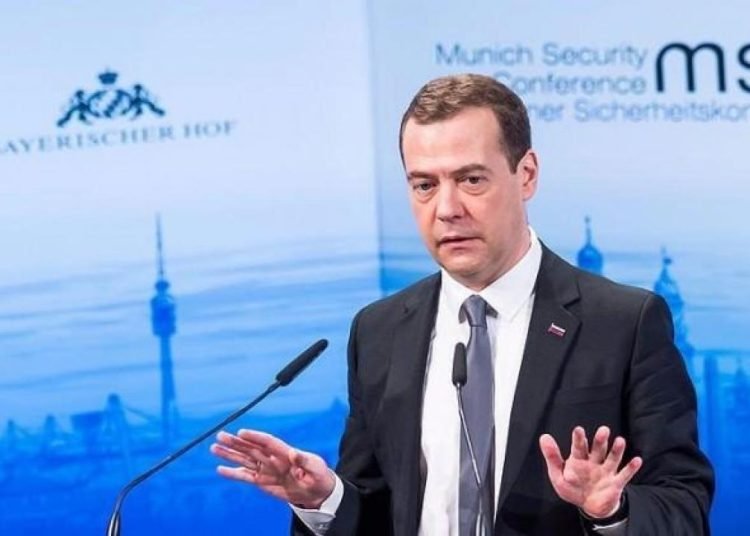 Medvedev: Dünya savaşının eşiğindeyiz