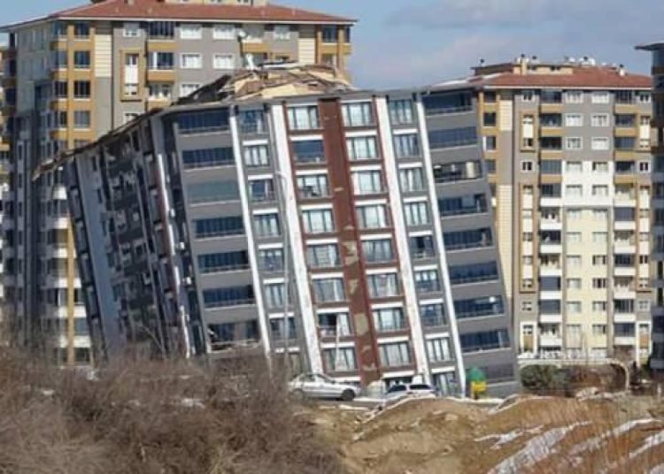 Milyonluk yeni daireleri yıkılan vatandaşlar isyan etti