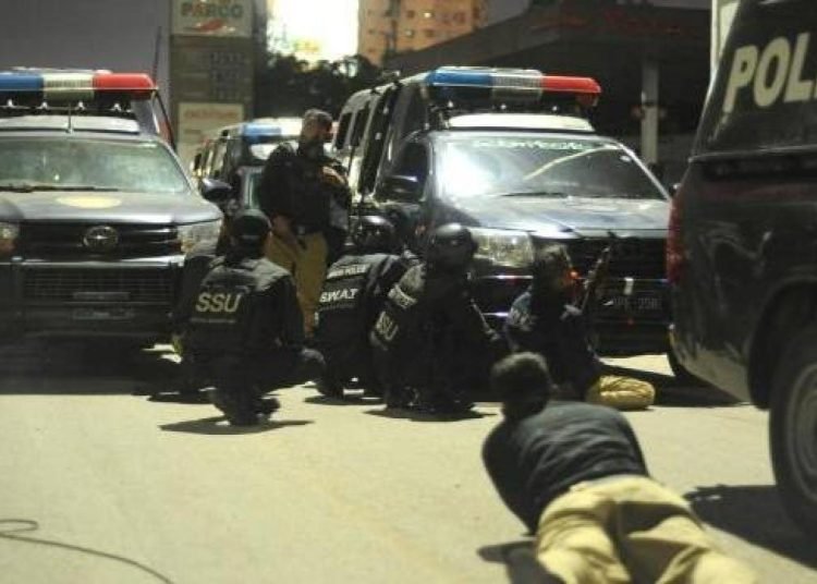 Pakistan’da güvenlik güçleri, 8 militanı etkisiz hale getirdi