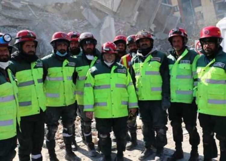 Pakistanlı arama kurtarma şefi: Acılarınız acımızdır