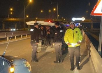 Polisin ‘dur’ ihtarına uymayan minibüsten uyuşturucu ve bidonlarla tiner çıktı