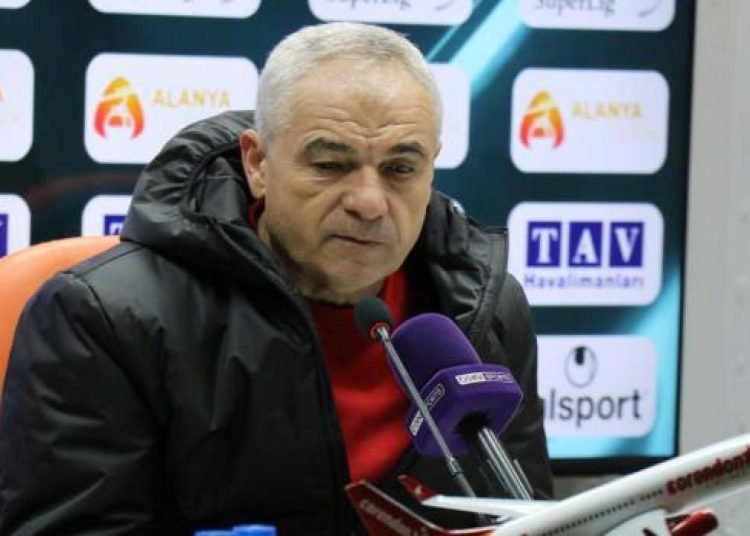 Rıza Çalımbay acı haberi duyurdu! “Depremde 15 kişi hayatını kaybetti”